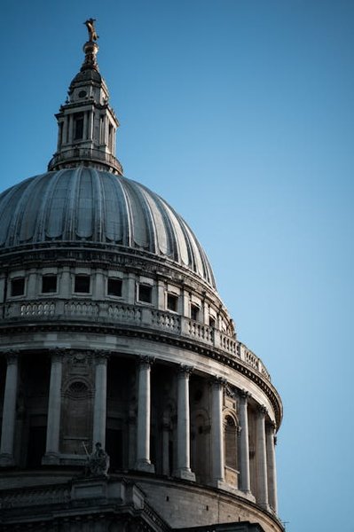 The winding path and staircase leading up St. Paul&rsquo;s Hill