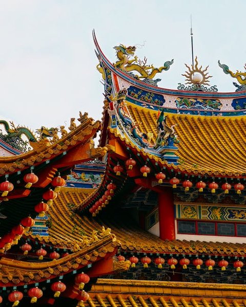 Festive crowds at Thean Hou Temple during Lunar New Year